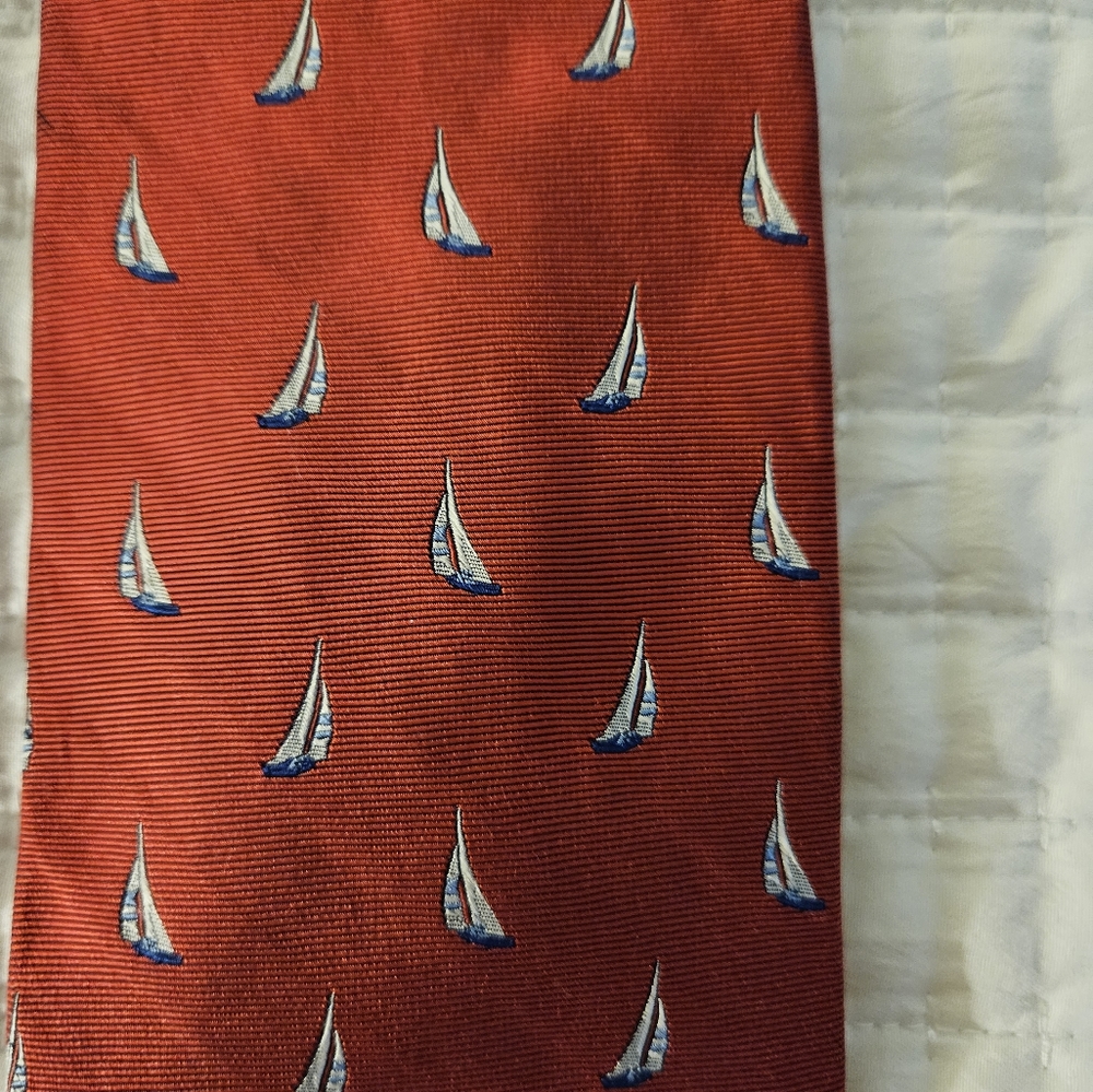 Brooks Brothers Red Sail Boat Tie 100% Silk - Picture 3 of 3